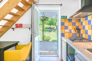 Réfrigérateur, plaque de cuisson, cafetiÚre/bouilloire