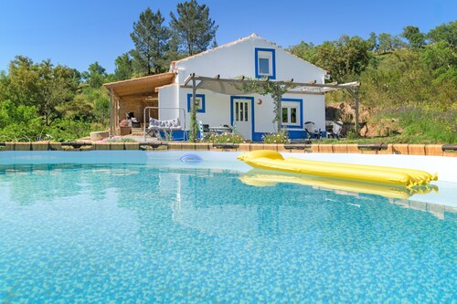 Appartement 'Luna' mit Bergblick, Gemeinschaftspool und WLAN