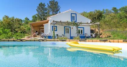 Appartement 'Luna' mit Bergblick, Gemeinschaftspool und WLAN