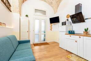 TV - Apartment 'Di Tano' with Wi-Fi and Air Conditioning (Catania)