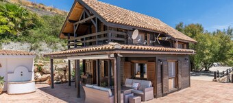 Holiday Home 'La Haima' with Sea Views, Wi-Fi and Air Conditioning