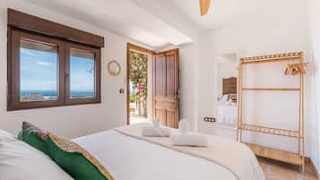 3 室のベッドルーム、アイロン / アイロン台、WiFi (無料)、ベッドシーツ