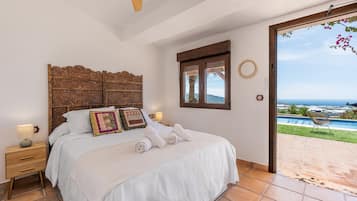 3 bedrooms, iron/ironing board, free WiFi, bed sheets