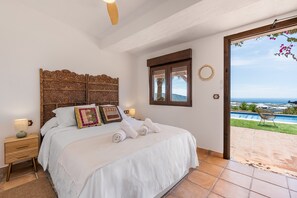 3 slaapkamers, een strijkplank/strijkijzer, gratis wifi, beddengoed