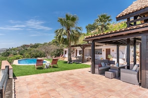 A patio area with outdoor furniture, a swimming pool, and a view of the surrounding landscape. - Holiday Home 'La Haima' with Sea Views, Wi-Fi and Air Conditioning (Motril)