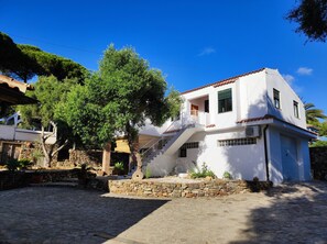 Exterior - Casa Rural Maximon Green Apartment – Forest, Peace & Atlantic Views (Los Caños de Meca)