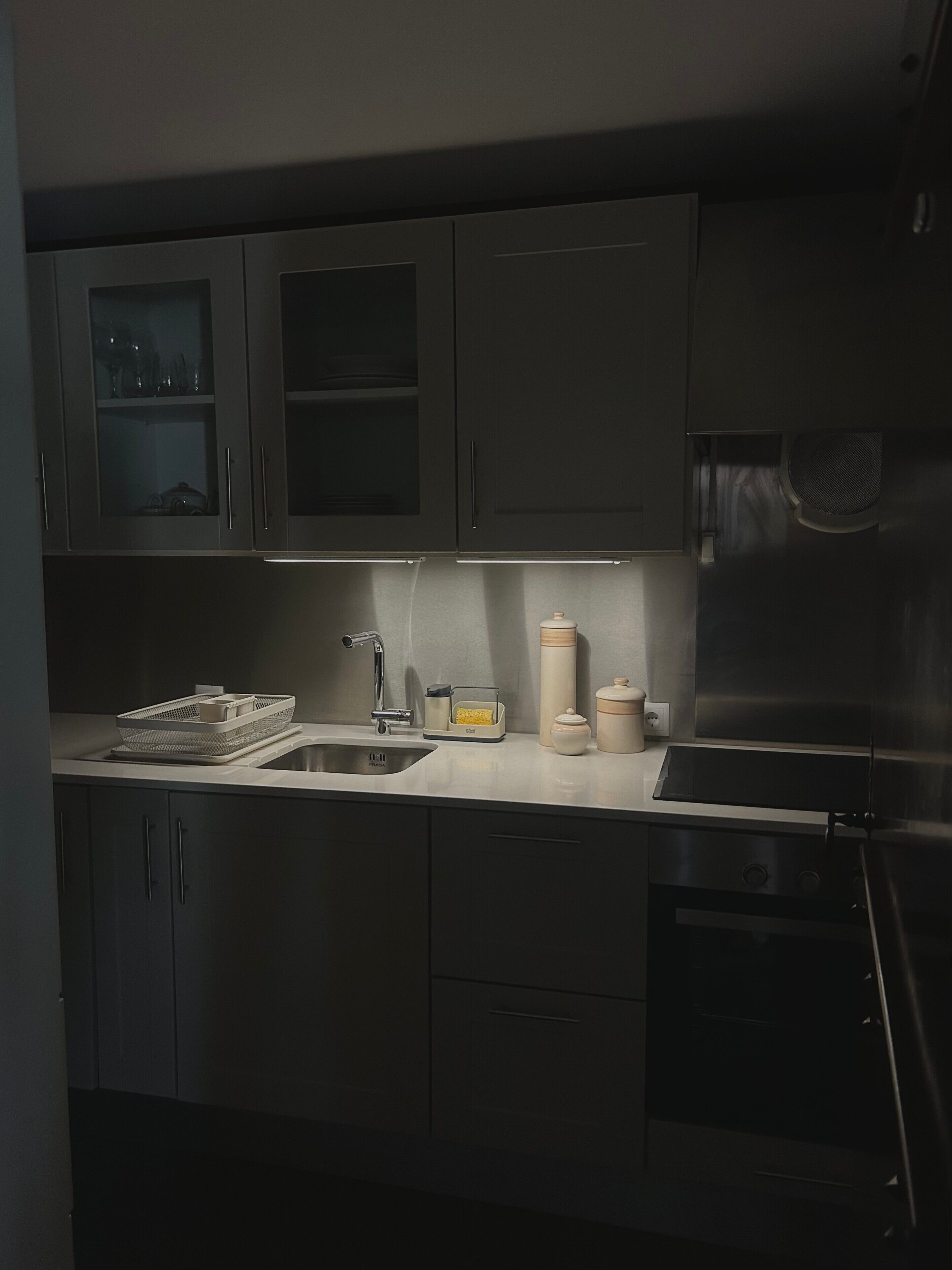 Coffee/tea maker, fridge, microwave, oven