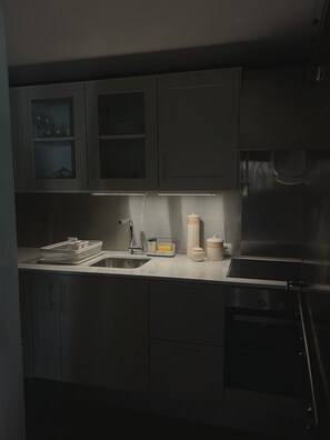 Unclassified image, 4 of 22, button