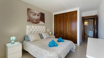 2 slaapkamers, een strijkplank/strijkijzer, gratis wifi, beddengoed