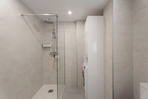 Shower, towels - Vacation 'The Dorado 206' with Shared Pool, Shared Terrace and Wi-Fi (Arona)
