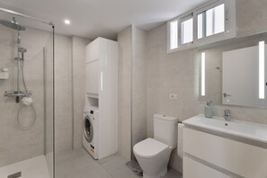 Douche, serviettes fournies