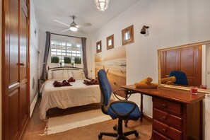 3 dormitorios, tabla de planchar con plancha, wifi gratis y ropa de cama