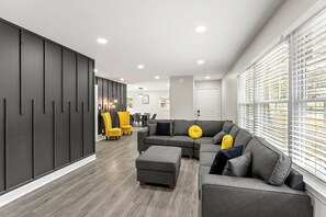 Een smart-tv en een dvd-speler