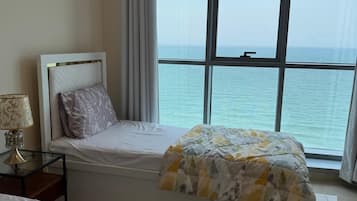 2 bedrooms, desk, iron/ironing board, WiFi