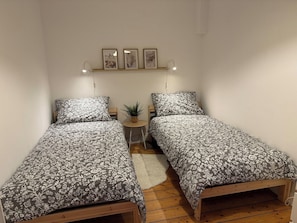 3 bedrooms, desk, iron/ironing board, WiFi