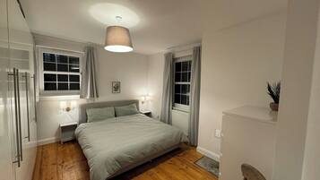3 bedrooms, desk, iron/ironing board, WiFi