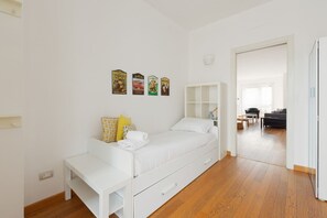 2 habitaciones, tabla de planchar con plancha, wifi y ropa de cama