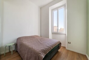 2 slaapkamers, een strijkplank/strijkijzer, wifi, beddengoed