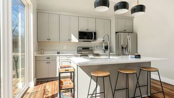 冰箱、微波炉、烤箱、炉灶