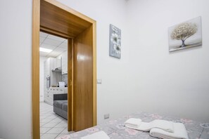 Interior - GuestHost - Cozy 40 sqm apartment located on the ground floor. The property can accommodate up to 4 people and is situated in the historic center of Olbia, in an area rich in all the main services. The port and airport are easily reachable, located 2.7 k (Olbia)