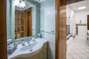 Dusj, hårføner og bidé