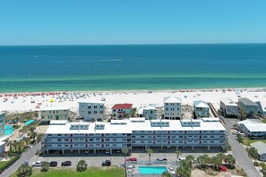 Beach nearby - BEACH SIDE CONDO WITH AN OUTDOOR POOL! (Orange Beach)