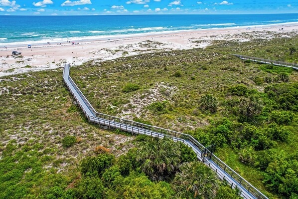 بالقرب من الشاطئ