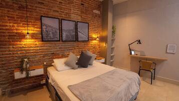 Quarto casal luxo | Escrivaninha, espaço de trabalho para notebook