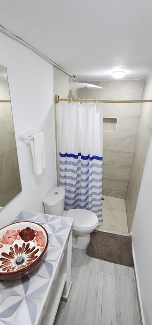 Deluxe Double Room | Bathroom | Hair dryer, towels, soap, toilet paper - Hotel Casa Agena (Cartagena)