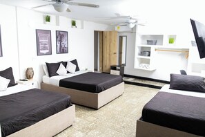 Family Room | Desk, laptop workspace, iron/ironing board, free WiFi - Hotel Casa Agena (Cartagena)