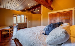 1 bedroom, desk, free WiFi, bed sheets