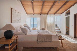 4 chambres, bureau, fer et planche à repasser, lit parapluie