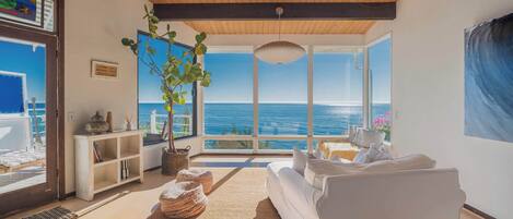 4 bedrooms, desk, iron/ironing board, travel crib