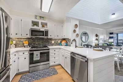North Myrtle Beach Condo-steps to Beach!