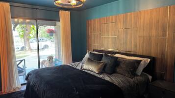 1 slaapkamer, een strijkplank/strijkijzer, wifi, beddengoed