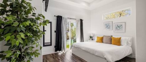 3 bedrooms, desk, iron/ironing board, travel cot