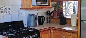 Private 2BR Home Near US Embassy - Safe & Cozy!