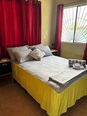 2 chambres, fer et planche à repasser, Wi-Fi gratuit, draps fournis