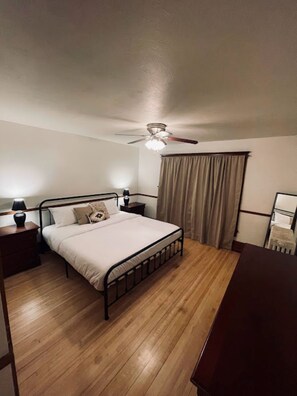 4 bedrooms, travel crib, WiFi, bed sheets