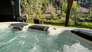 Bain à remous extérieur