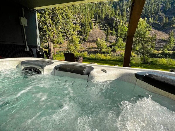 Outdoor spa tub
