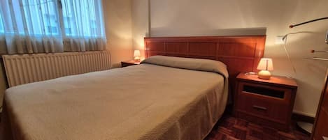 2 bedrooms, iron/ironing board, WiFi (free), bed sheets