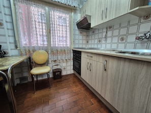 Fridge, oven, coffee/tea maker, toaster