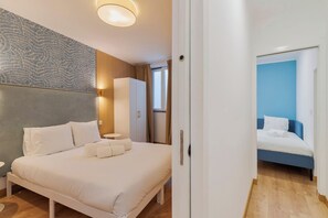 2 bedrooms, iron/ironing board, WiFi