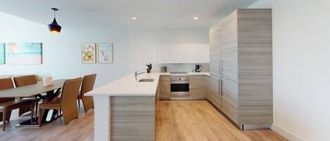 冰箱、微波炉、烤箱、炉灶