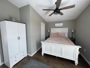 1 soverom, strykejern/-brett, wi-fi (inkludert) og sengetøy