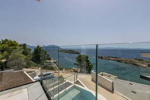 Property grounds - Beachfront villa Luce with seaview and pool (Pijavicino)