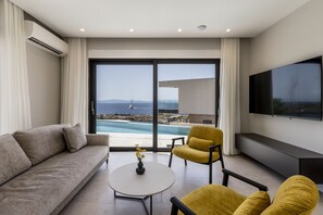 TV - Beachfront villa Luce with seaview and pool (Pijavicino)