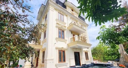 8BR House for large group