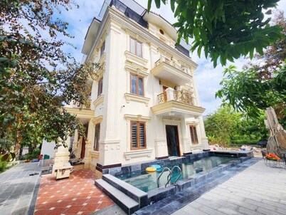 8BR House for large group
